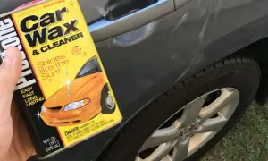 Puszka wosku do samochodu Car Wax & Cleaner, idealna do mycia i nabłyszczania auta.