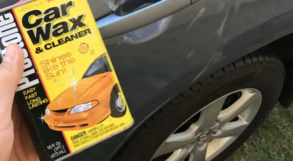 Puszka wosku do samochodu Car Wax & Cleaner, idealna do mycia i nabłyszczania auta.