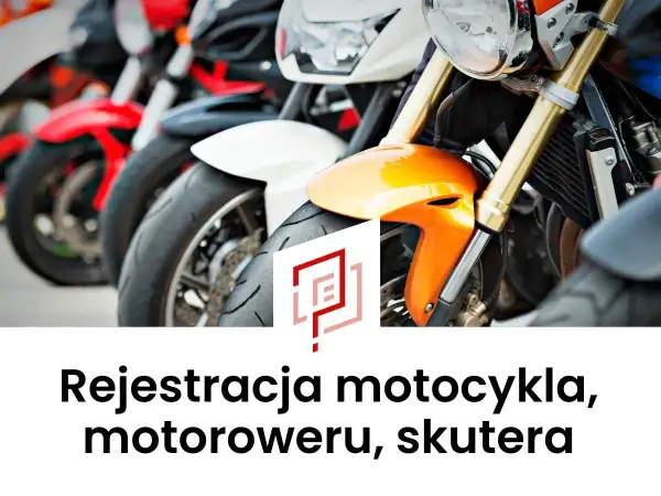 Rząd motocykli i skuterów, gotowych do rejestracji. Opłata za rejestrację motocykla jest pierwszym krokiem do wolności na dwóch kołach.